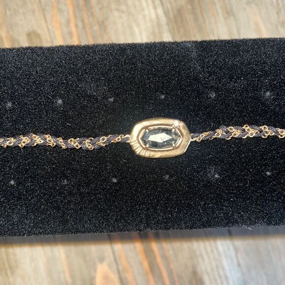 Delicate Gold/Black Bracelet - Picture 12 of 12